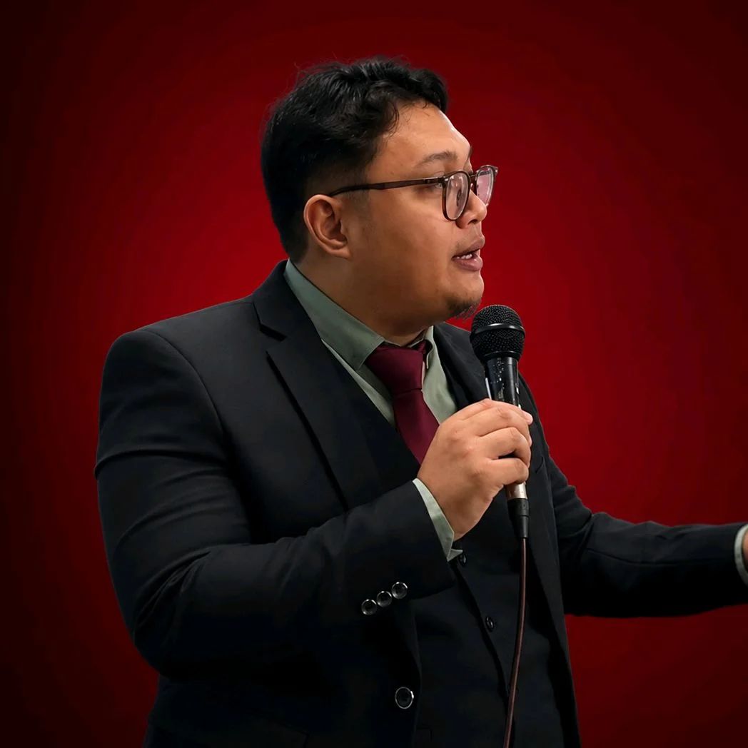Coach Mohd Rushairy BMR speaking with a microphone