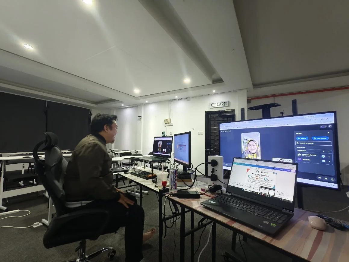 Coach BMR conducting an online coaching session